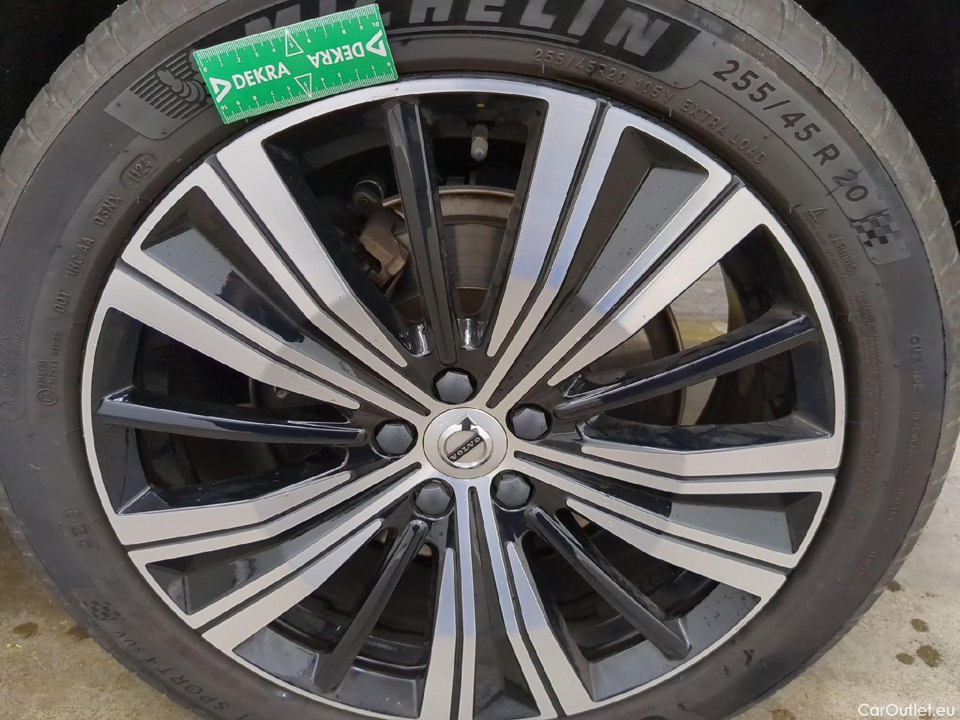  Volvo  XC60  Inscription Recharge Plug-In Hybrid AWD 2.0 255CV BVA8 #4