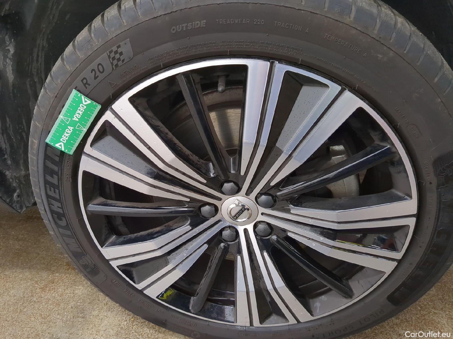  Volvo  XC60  Inscription Recharge Plug-In Hybrid AWD 2.0 255CV BVA8 #2