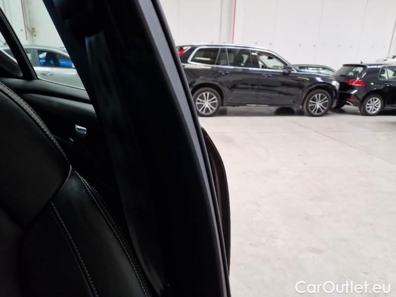 Volvo  XC 40 VOLVO XC40 / 2017 / 5P / SUV T5 PLUG-IN HYBRID AUTO RECHARGE INSCR. #96