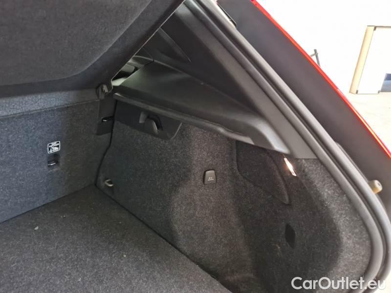Volvo  XC 40 VOLVO XC40 / 2017 / 5P / SUV T5 PLUG-IN HYBRID AUTO RECHARGE INSCR. #111