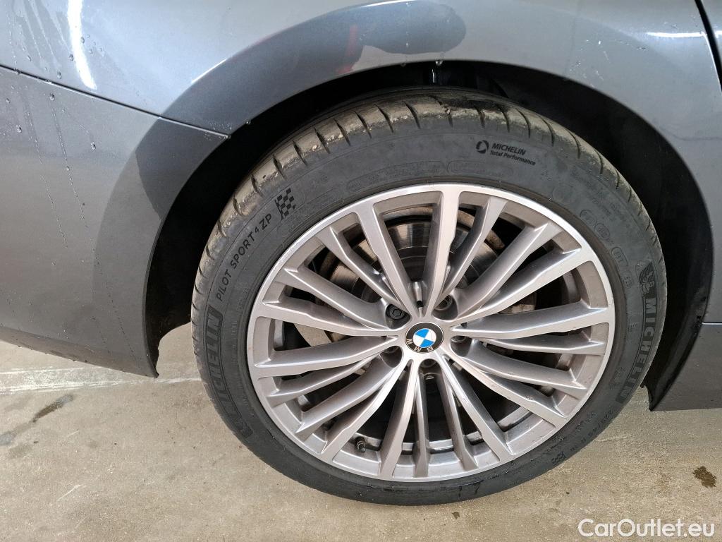 Bmw  Serie 3 BMW Série 3 Berline / 2018 / 4P / Berline 316d 122ch Business Design BVA8 #14
