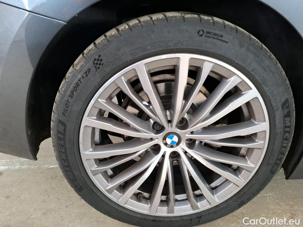 Bmw  Serie 3 BMW Série 3 Berline / 2018 / 4P / Berline 316d 122ch Business Design BVA8 #15