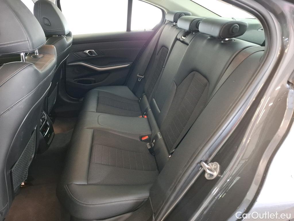 Bmw  Serie 3 BMW Série 3 Berline / 2018 / 4P / Berline 316d 122ch Business Design BVA8 #9