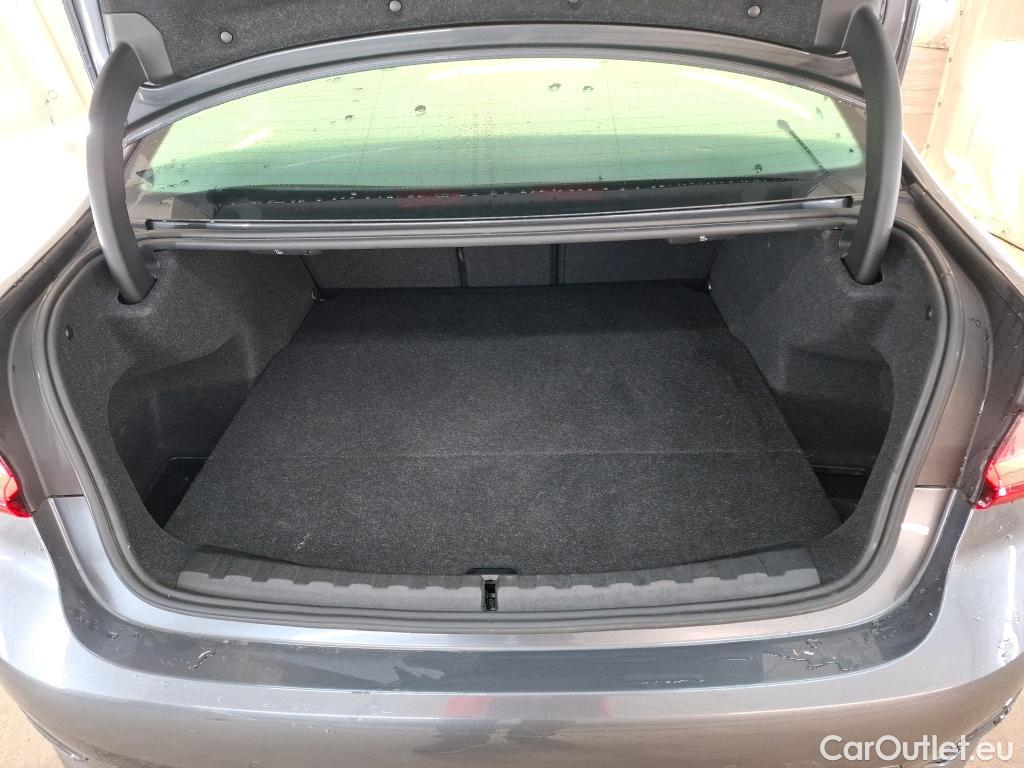 Bmw  Serie 3 BMW Série 3 Berline / 2018 / 4P / Berline 316d 122ch Business Design BVA8 #10