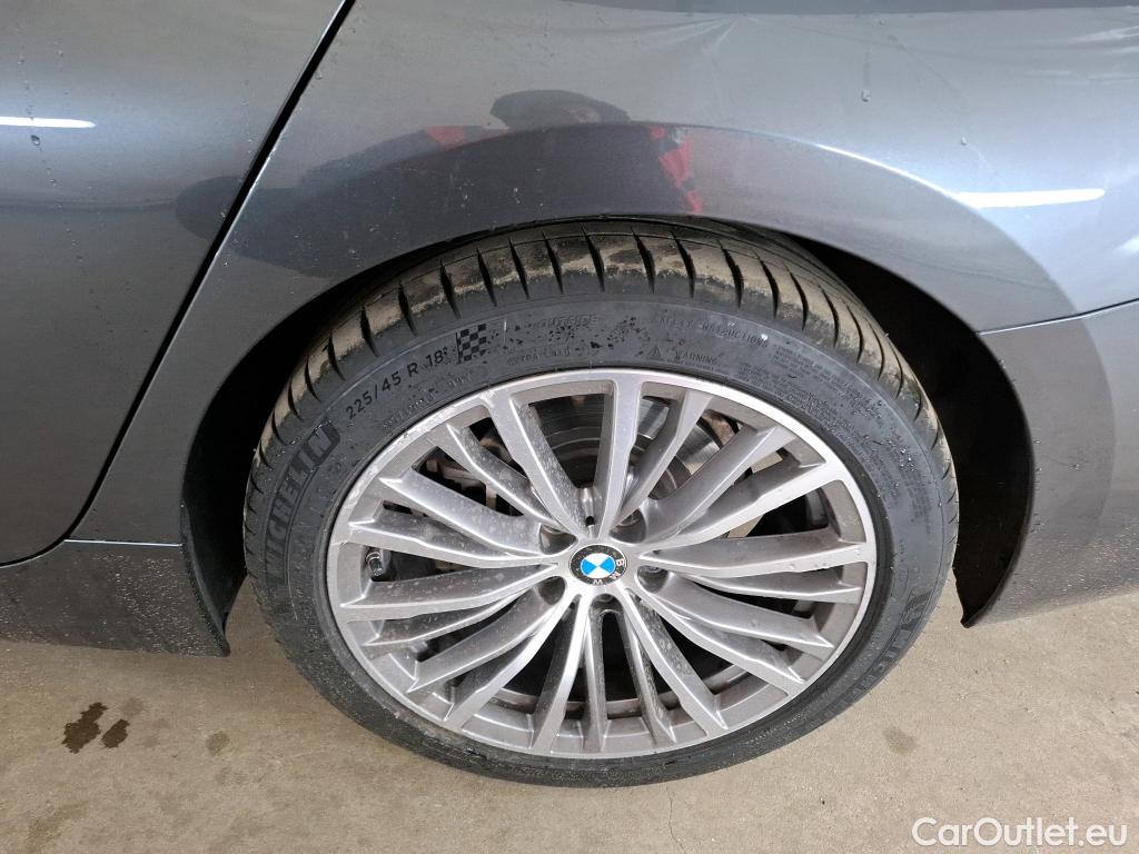 Bmw  Serie 3 BMW Série 3 Berline / 2018 / 4P / Berline 316d 122ch Business Design BVA8 #11