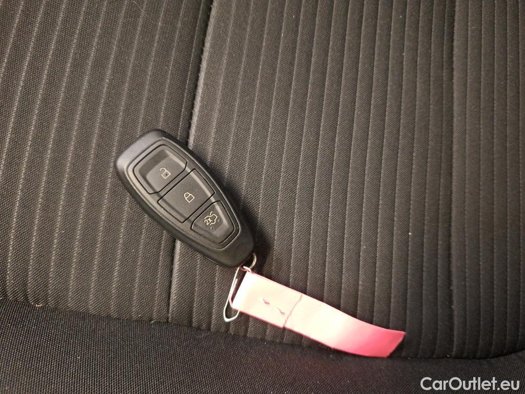 Ford  Kuga FORD  / 2019 / 5P / SUV 2.5 190 hybrid Flexifuel Pshift Titanium #12