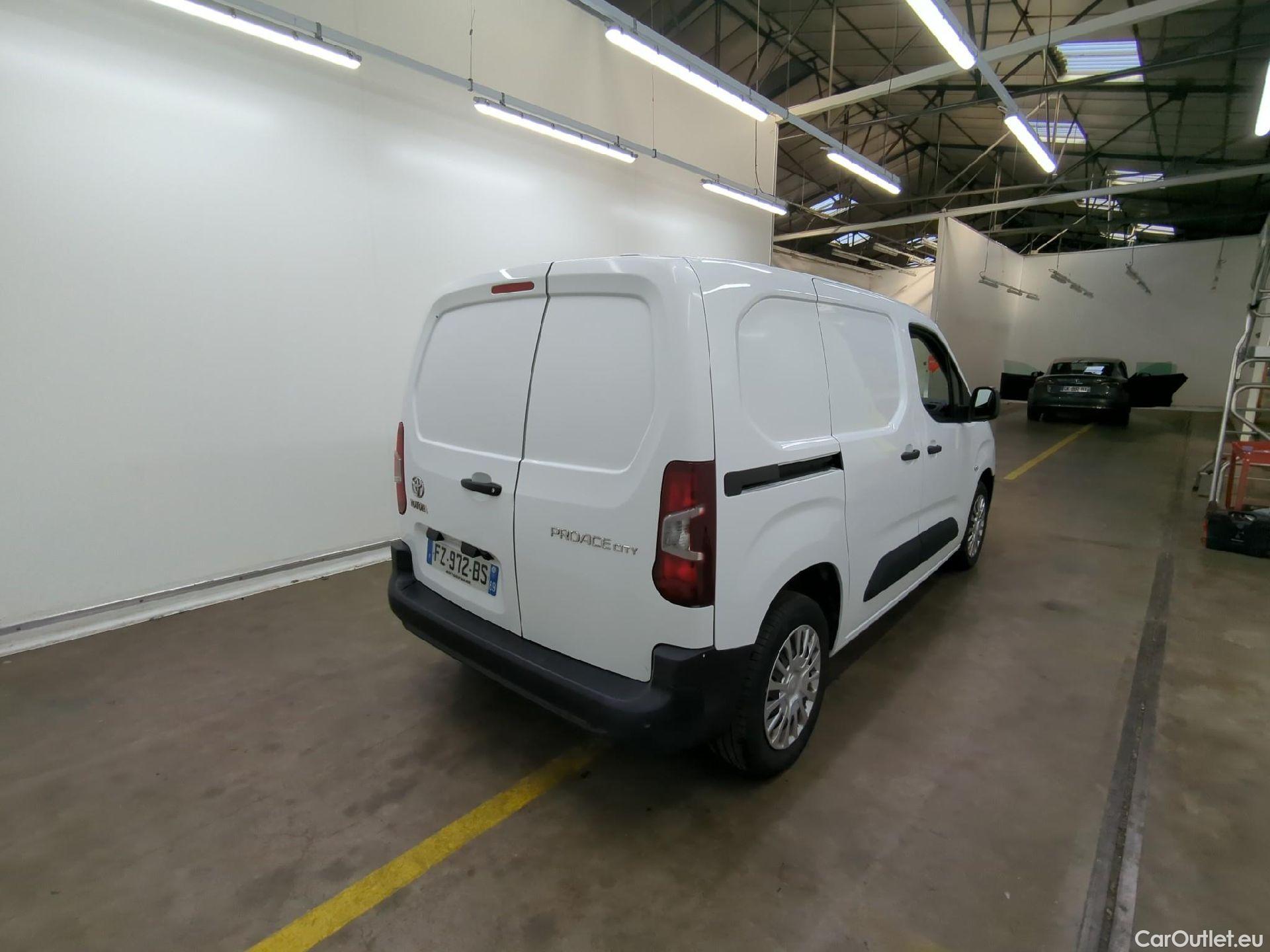 Toyota  Proace TOYOTA  City / 2019 / 4P / Fourgonnette 1.5 Medium 100 D-4D Business #3