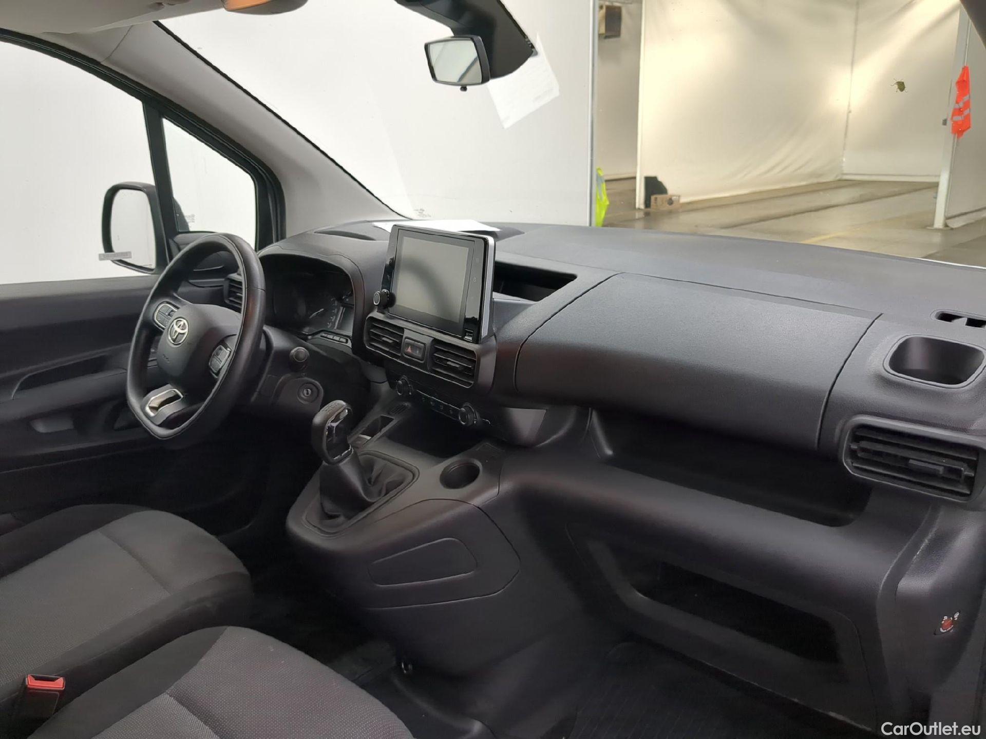 Toyota  Proace TOYOTA  City / 2019 / 4P / Fourgonnette 1.5 Medium 100 D-4D Business #5