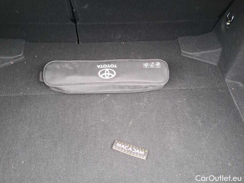 Toyota  Corolla TOYOTA  / 2018 / 5P / Berline Hybride 122h Dynamic Business Supp Lomb #12