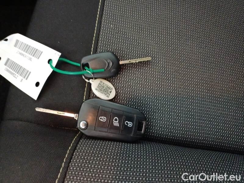 Citroen  C3 CITROEN  / 2016 / 5P / BERLINA BLUEHDI 100 SeS FEEL VAN #109