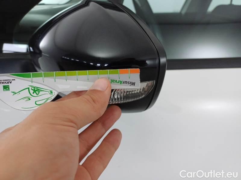 Citroen  C3 CITROEN  / 2016 / 5P / BERLINA BLUEHDI 100 SeS FEEL VAN #47