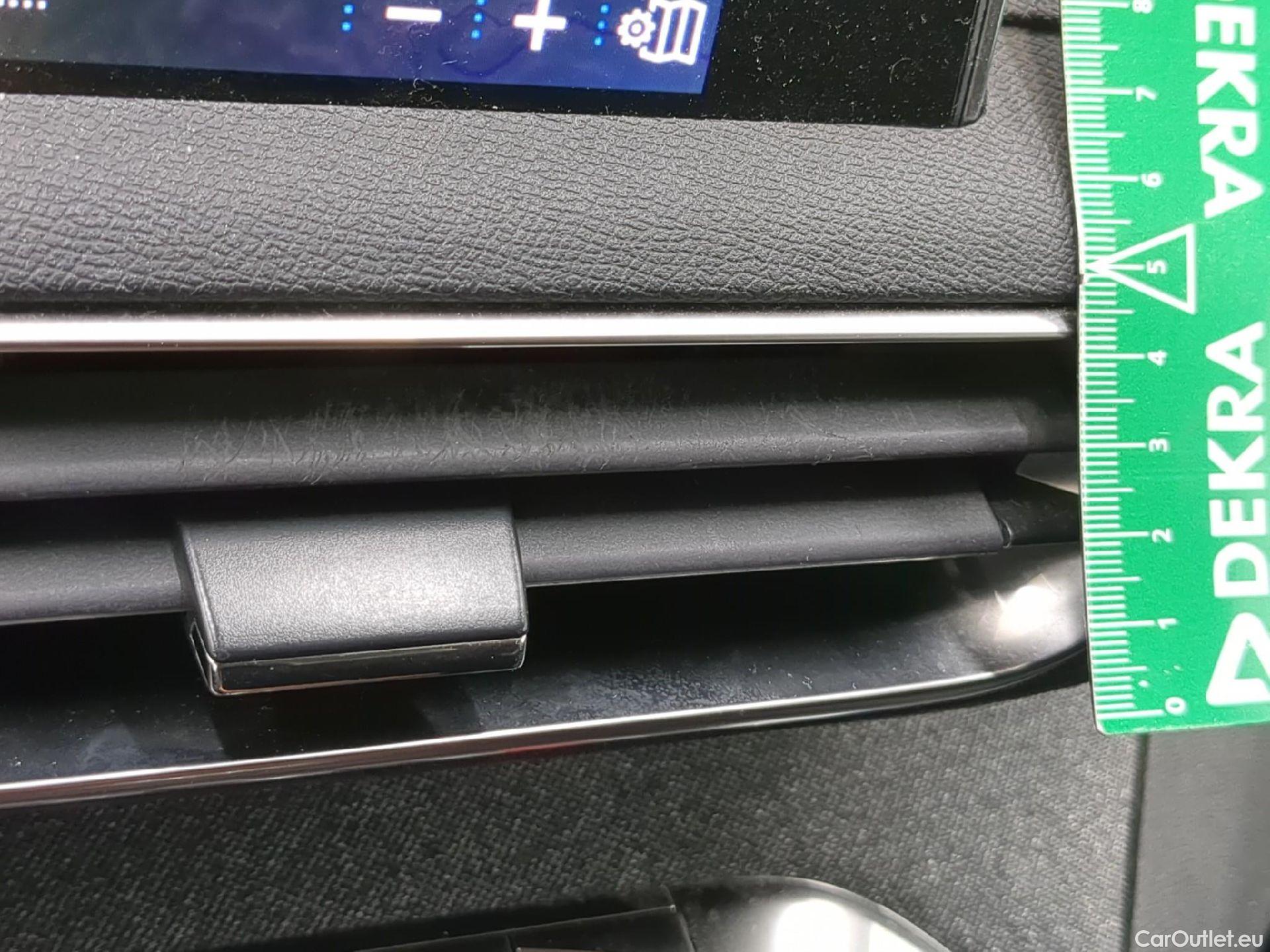 Peugeot  3008  Allure Business 1.2 PureTech 130CV BVM6 E6d #2