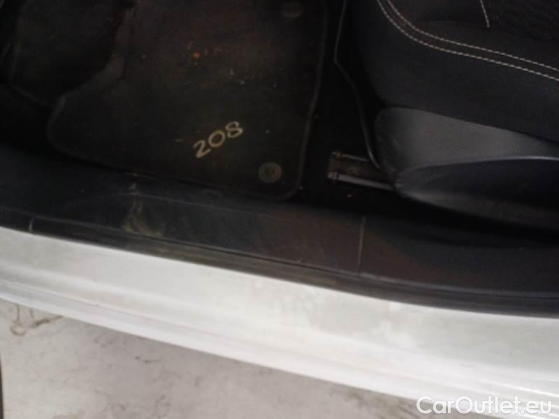 Peugeot  208 PEUGEOT  / 2015 / 5P / BERLINA MIX BLUEHDI 75CV #93
