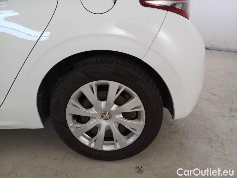 Peugeot  208 PEUGEOT  / 2015 / 5P / BERLINA MIX BLUEHDI 75CV #19
