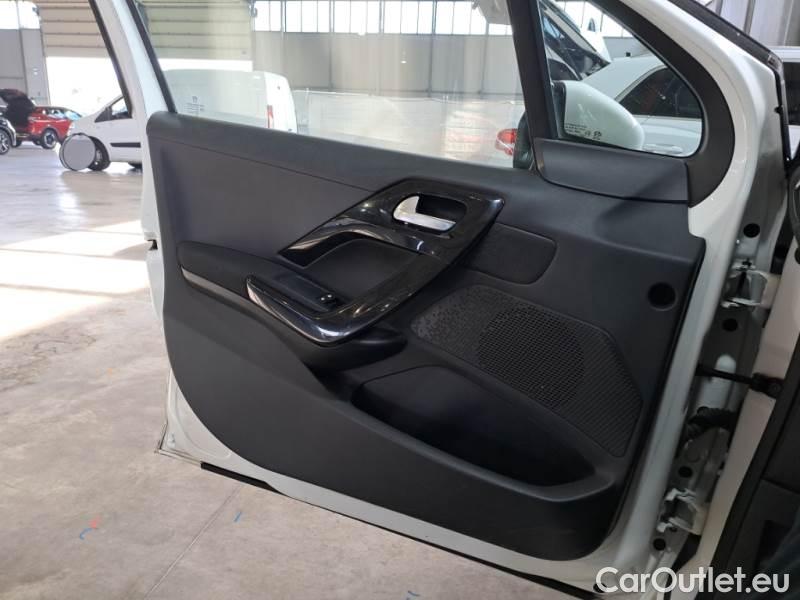 Peugeot  208 PEUGEOT  / 2015 / 5P / BERLINA VAN ACTIVE BLUEHDI 100CV #106