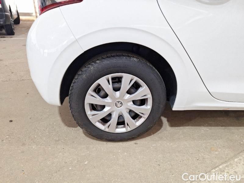 Peugeot  208 PEUGEOT  / 2015 / 5P / BERLINA VAN ACTIVE BLUEHDI 100CV #16