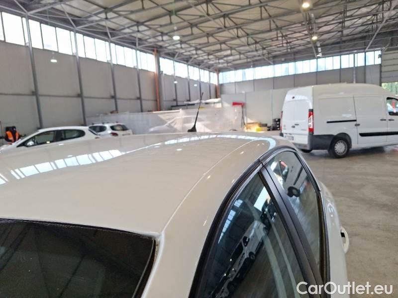 Peugeot  208 PEUGEOT  / 2015 / 5P / BERLINA VAN ACTIVE BLUEHDI 100CV #30