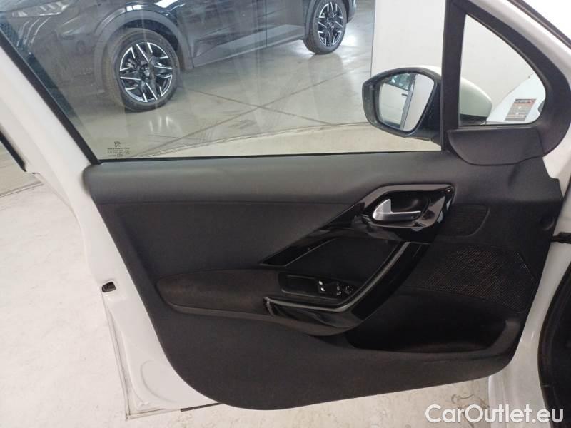 Peugeot  208 PEUGEOT  / 2015 / 5P / BERLINA MIX BLUEHDI 75CV #90