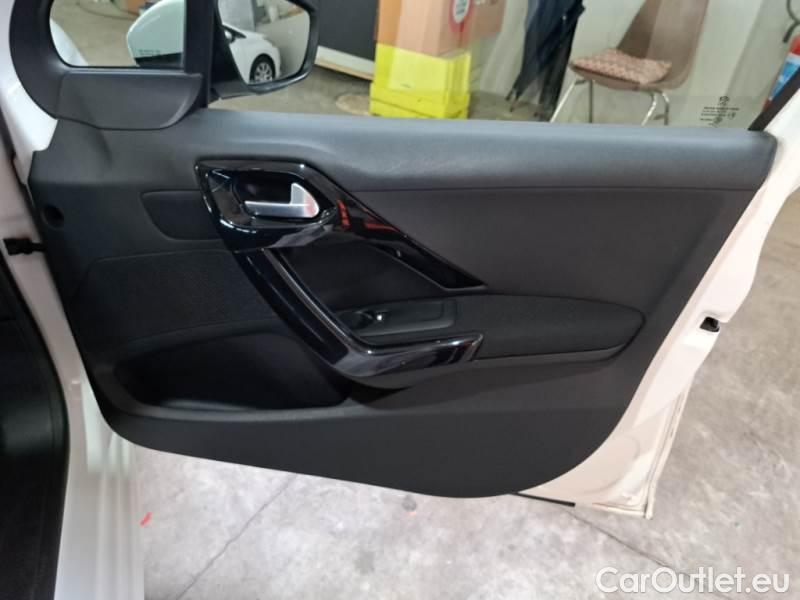 Peugeot  208 PEUGEOT  / 2015 / 5P / BERLINA VAN ACTIVE BLUEHDI 100CV #136