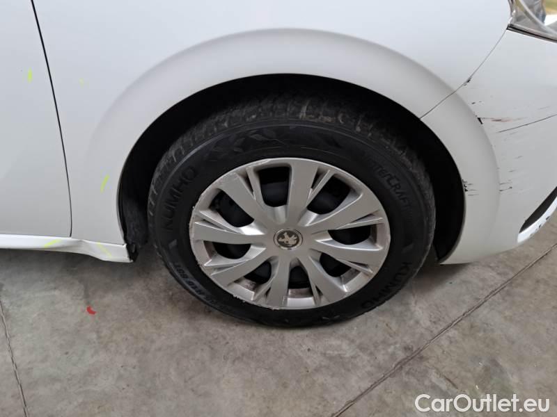 Peugeot  208 PEUGEOT  / 2015 / 5P / BERLINA VAN ACTIVE BLUEHDI 100CV #96