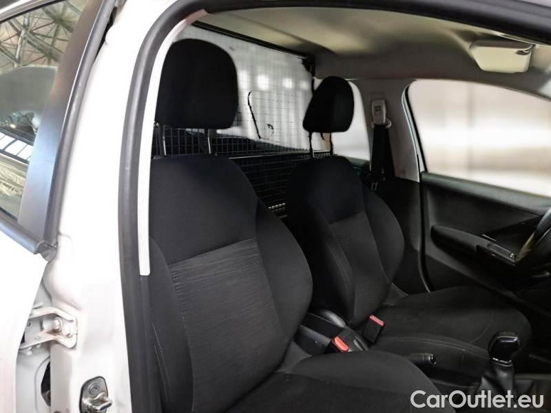 Peugeot  208 PEUGEOT  / 2015 / 5P / BERLINA VAN ACTIVE BLUEHDI 100CV #13