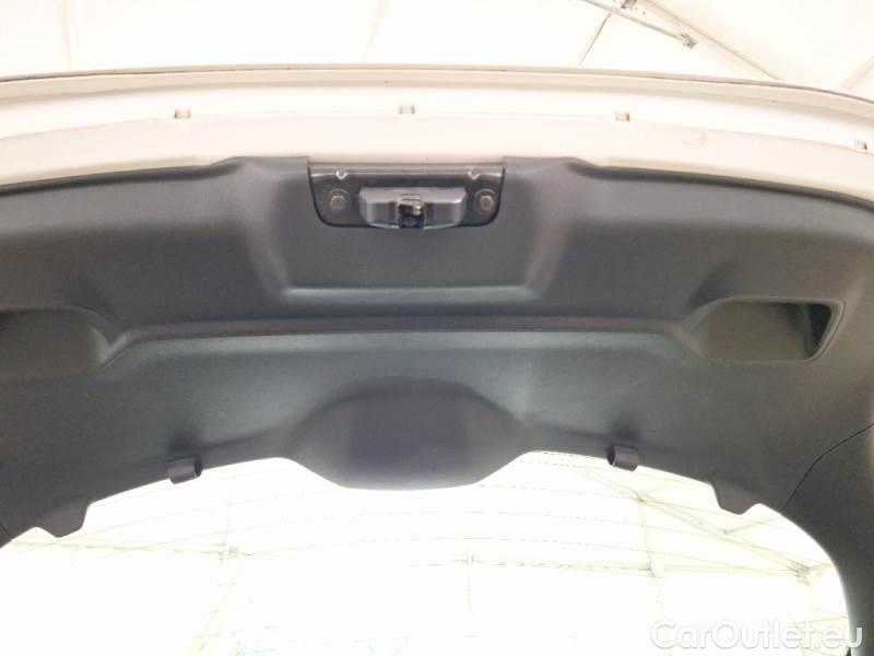 Peugeot  208 PEUGEOT  / 2015 / 5P / BERLINA VAN ACTIVE BLUEHDI 100CV #229
