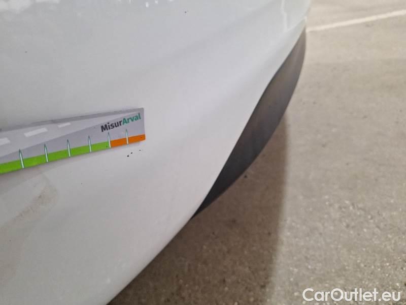 Peugeot  208 PEUGEOT  / 2015 / 5P / BERLINA VAN ACTIVE BLUEHDI 100CV #103