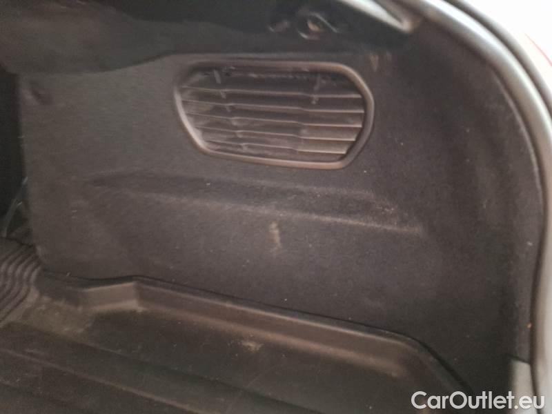 Peugeot  208 PEUGEOT  / 2015 / 5P / BERLINA VAN ACTIVE BLUEHDI 100CV #225