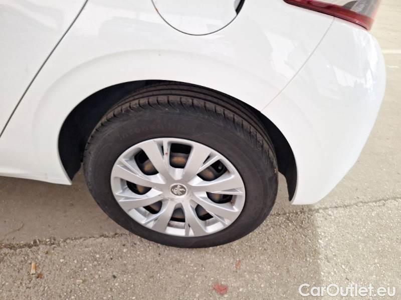 Peugeot  208 PEUGEOT  / 2015 / 5P / BERLINA VAN ACTIVE BLUEHDI 100CV #143