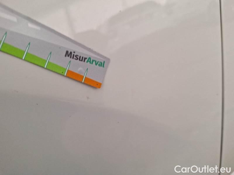 Peugeot  208 PEUGEOT  / 2015 / 5P / BERLINA VAN ACTIVE BLUEHDI 100CV #133