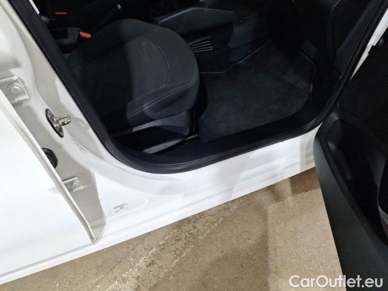 Peugeot  208 PEUGEOT  / 2015 / 5P / BERLINA VAN ACTIVE BLUEHDI 100CV #176