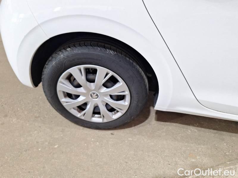 Peugeot  208 PEUGEOT  / 2015 / 5P / BERLINA VAN ACTIVE BLUEHDI 100CV #139