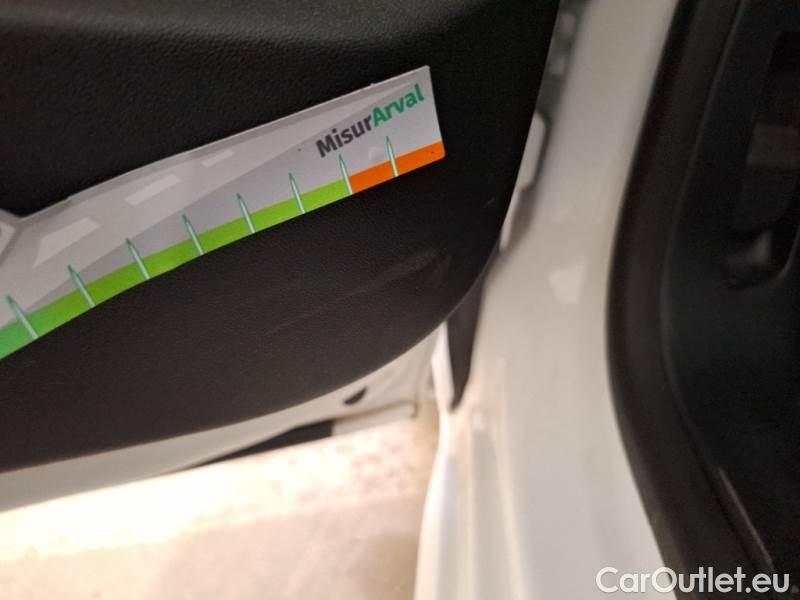 Peugeot  208 PEUGEOT  / 2015 / 5P / BERLINA VAN ACTIVE BLUEHDI 100CV #153