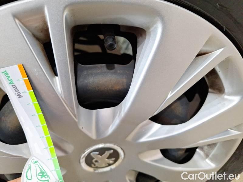 Peugeot  208 PEUGEOT  / 2015 / 5P / BERLINA VAN ACTIVE BLUEHDI 100CV #140