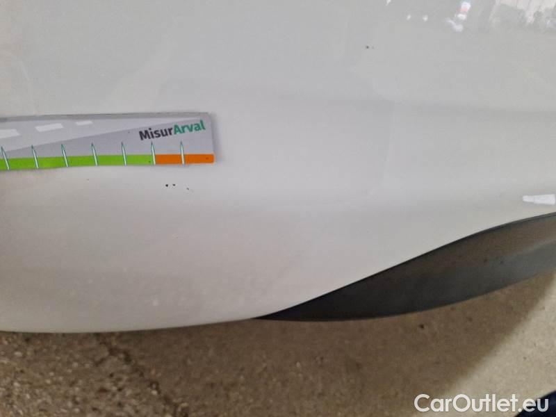Peugeot  208 PEUGEOT  / 2015 / 5P / BERLINA VAN ACTIVE BLUEHDI 100CV #100