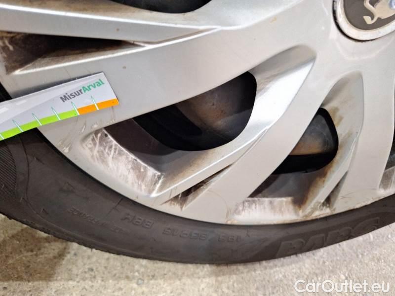 Peugeot  208 PEUGEOT  / 2015 / 5P / BERLINA VAN ACTIVE BLUEHDI 100CV #137