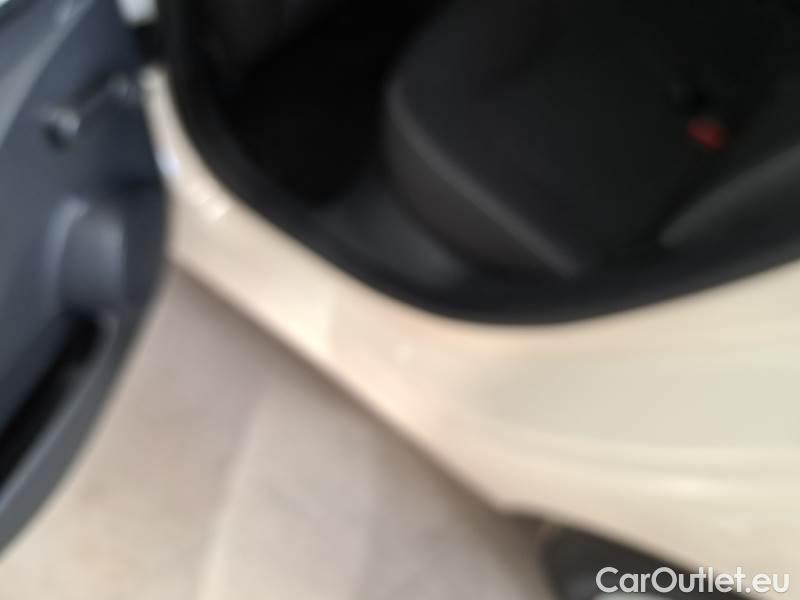 Renault  Clio RENAULT  / 2016 / 5P / BERLINA 1.5 DCI 75CV ENERGY LIFE N1 FASE2 #109