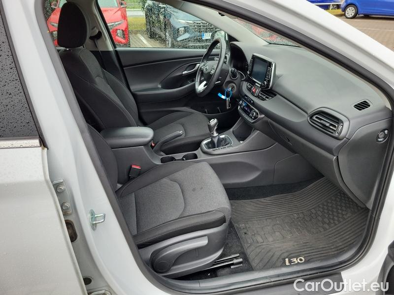 Hyundai  i30  (PD)(01.2017  ->)  kom.1.6CRDi 115 Smart #6