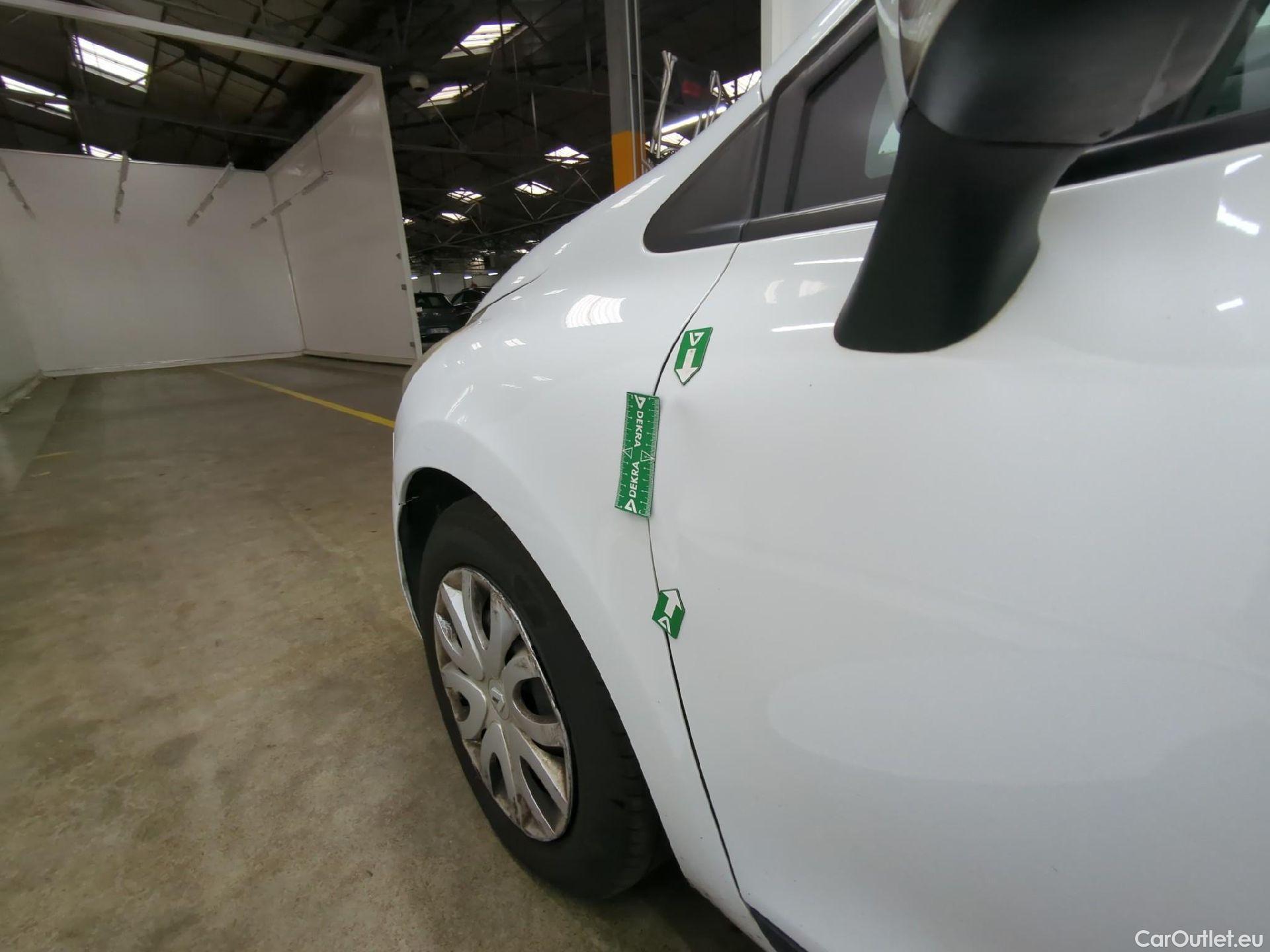 Renault  Clio  IV Air MediaNav 1.5 dCi 75CV BVM5 E6 #48