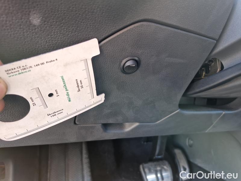 Volkswagen  ID.4  (E21)(2020)  Pro Perf. 77 kWh 5d #4