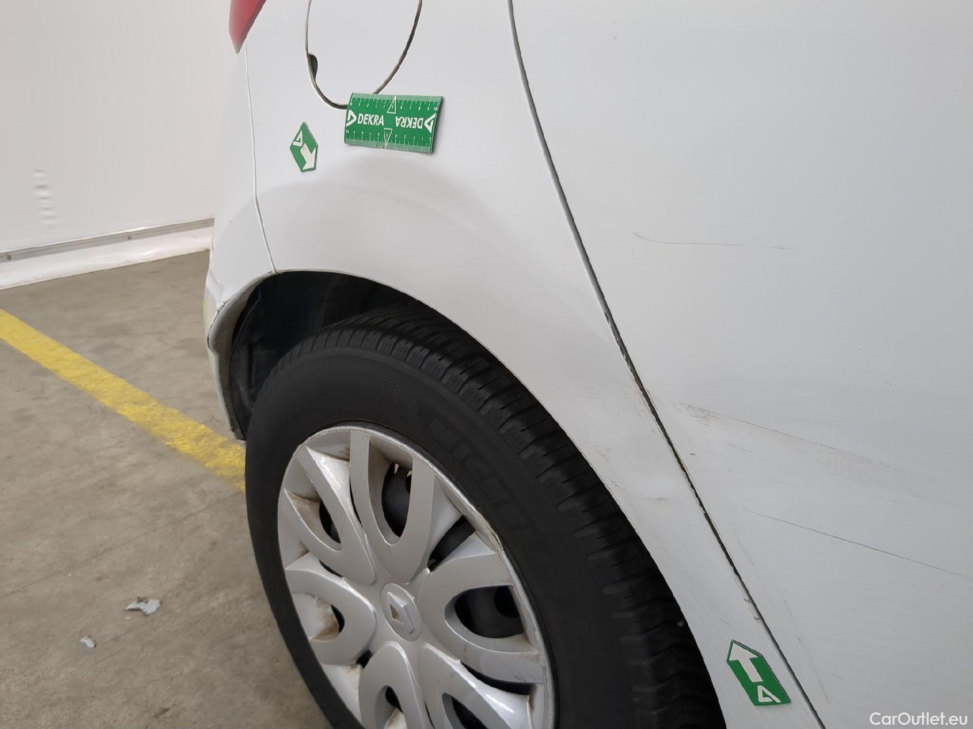 Renault  Clio  IV Air MediaNav 1.5 dCi 75CV BVM5 E6 #23