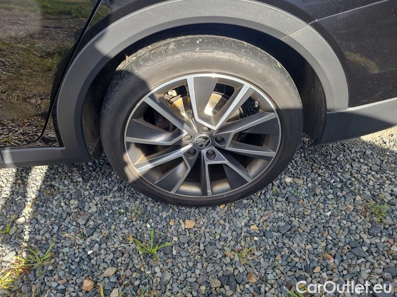 Skoda  Octavia  Combi (NX3)(2020) Oct.C.2.0 TSI 140 Scout 4x4 AT #9