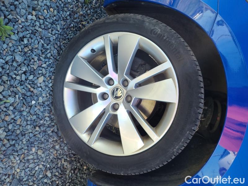 Skoda  Superb  Combi (3T5)(2010) Sup.C.FL2.0TDI 110 Style AT #22