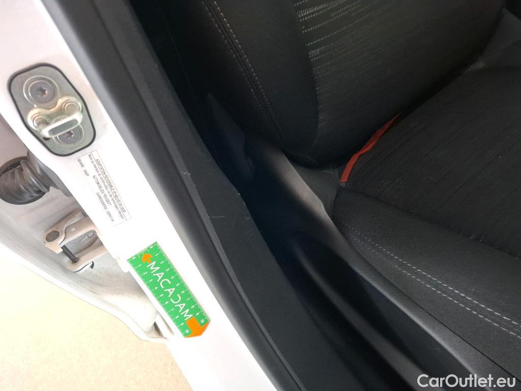 Peugeot  208  Affaire Premium 1.5 HDi 100CV BVM5 E6dT #17
