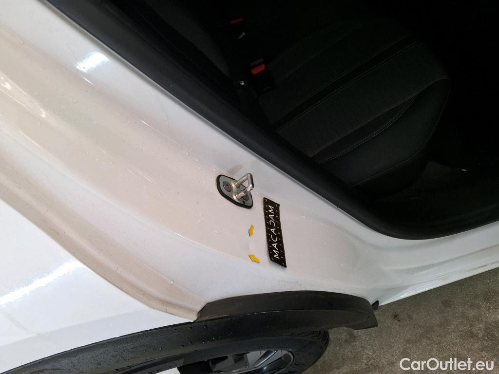 Peugeot  2008  Allure Business 1.2 PureTech 100CV BVM6 E6d #9