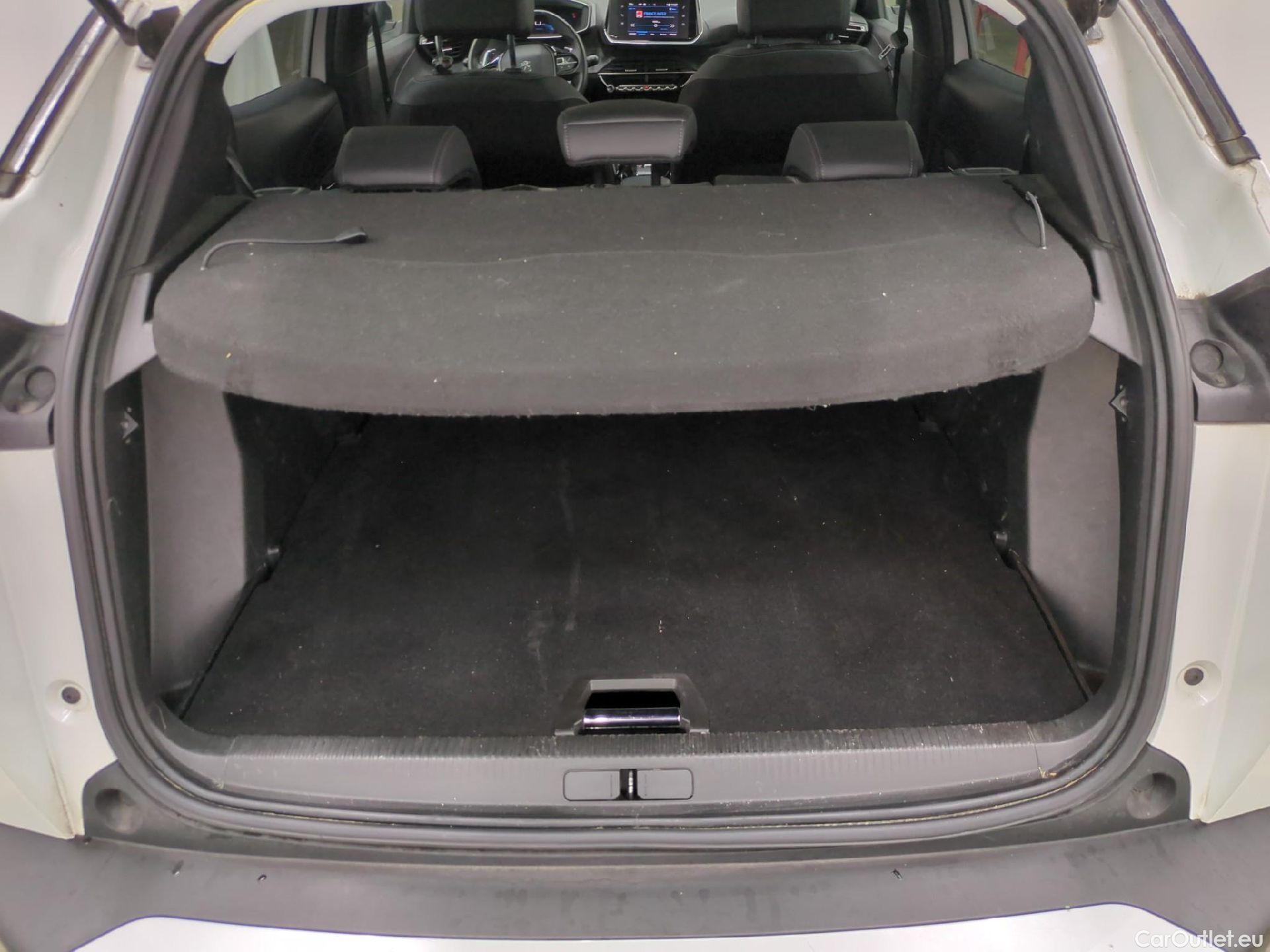Peugeot  2008  Allure Pack 1.5 HDi 130CV BVA8 E6d #9