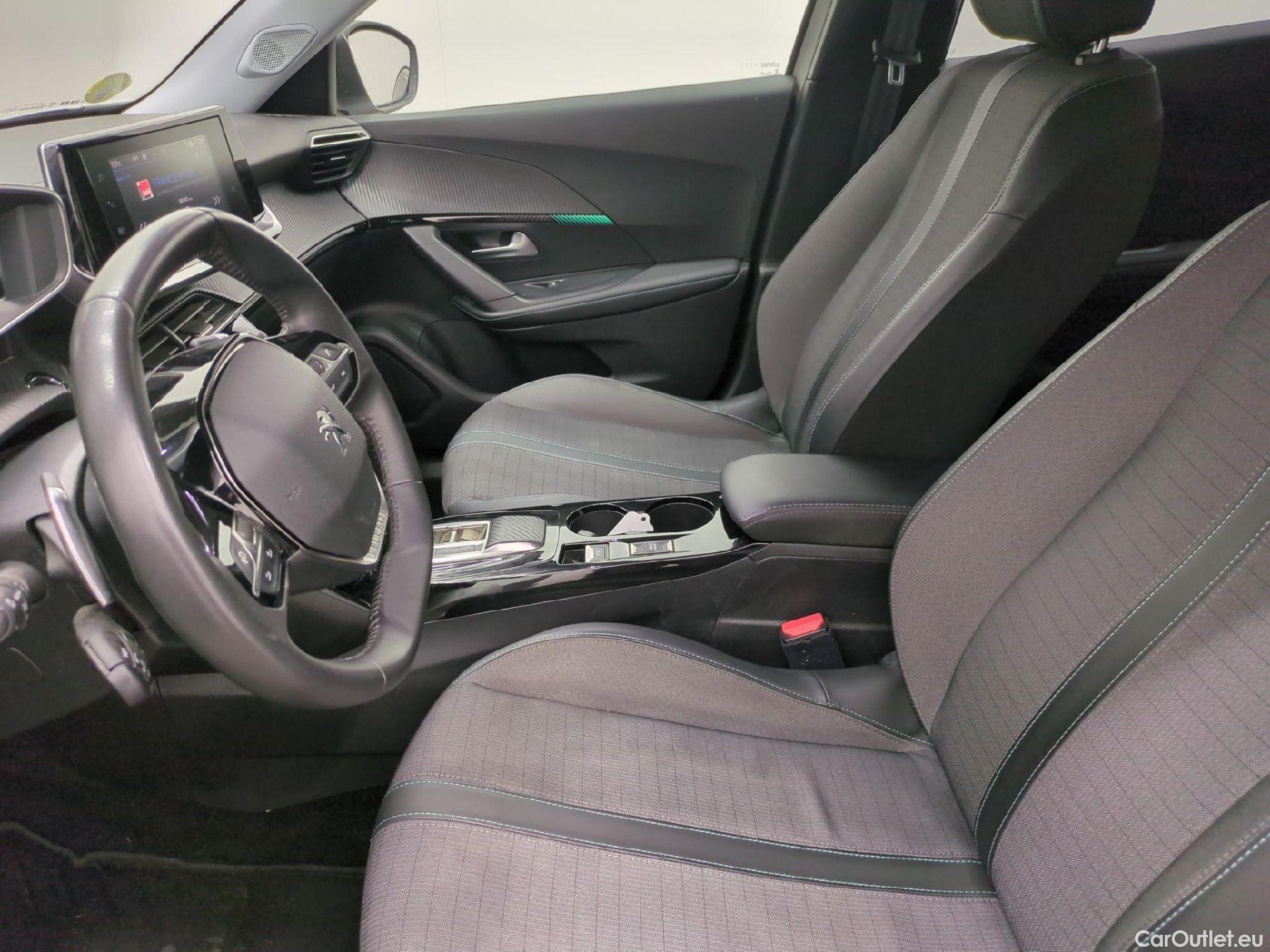Peugeot  2008  Allure Pack 1.5 HDi 130CV BVA8 E6d #10