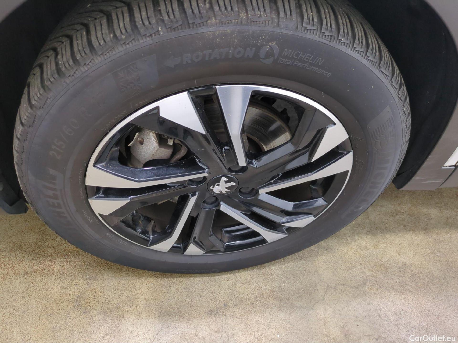 Peugeot  2008  Allure Pack 1.5 HDi 130CV BVA8 E6d #6
