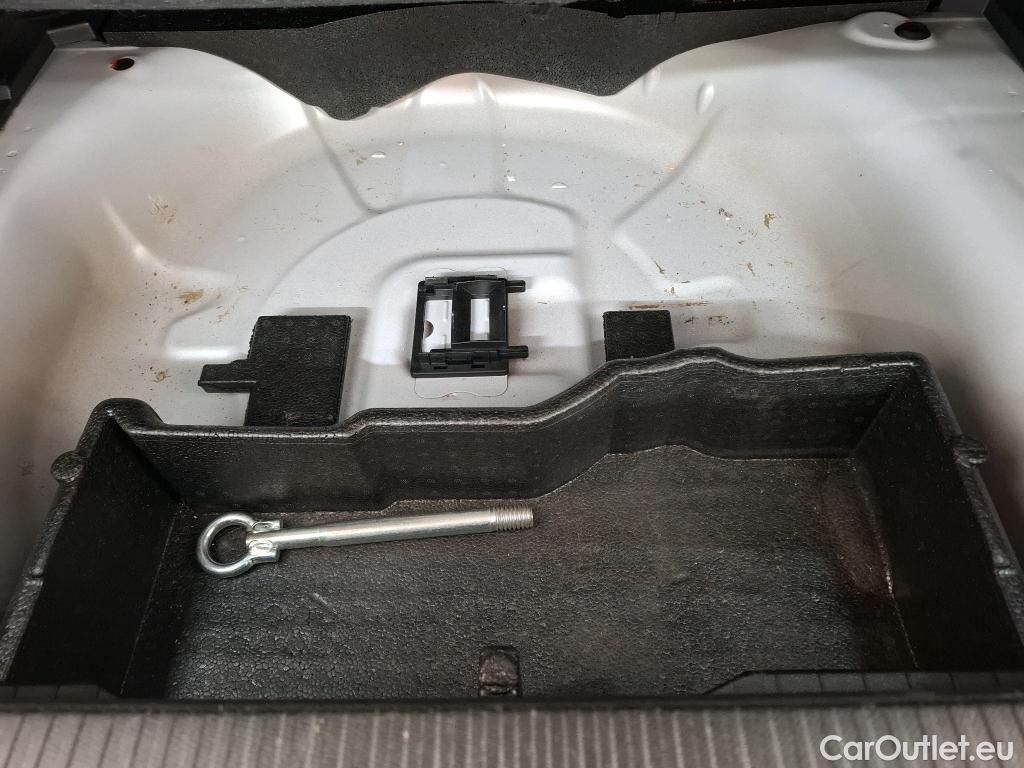 Peugeot  2008  Allure Business 1.2 PureTech 100CV BVM6 E6d #4