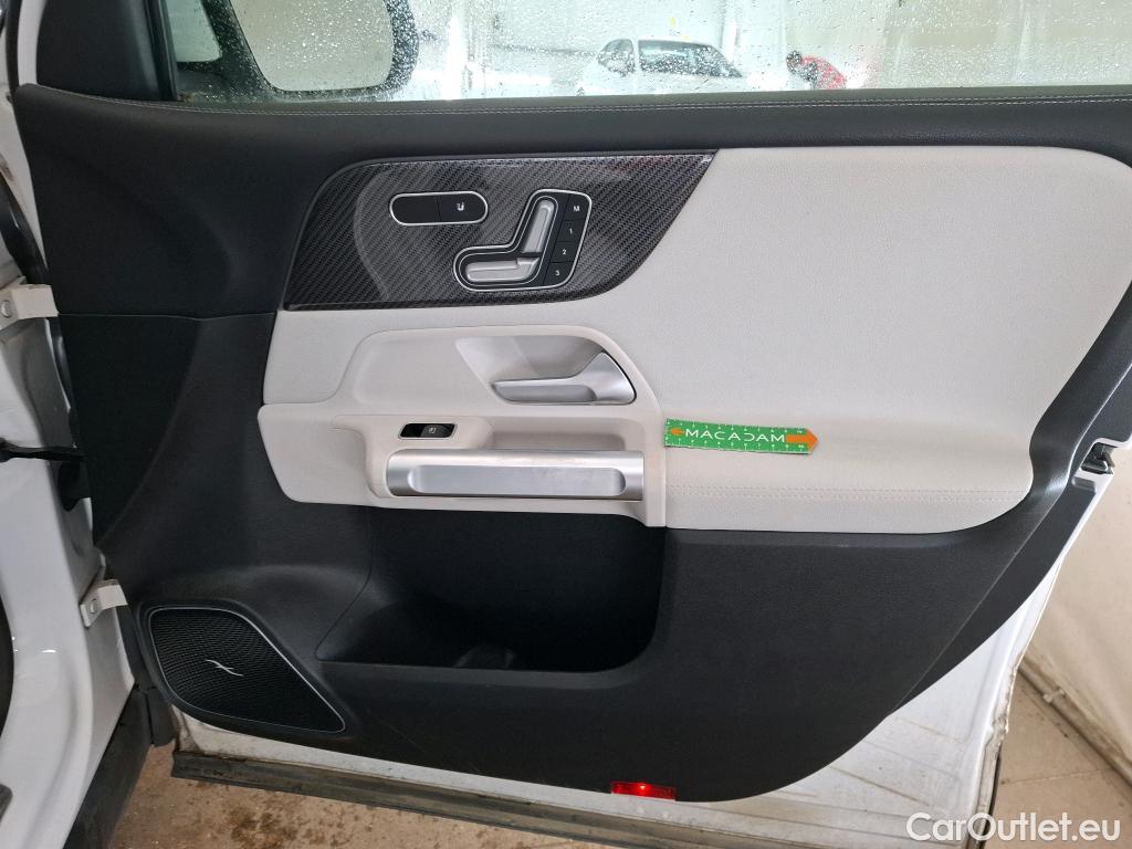 Mercedes  GLB MERCEDES-BENZ  / 2019 / 5P / SUV  200 d AMG Line #3